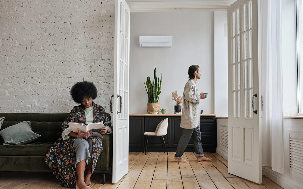 Mitsubishi Ninja vit väggmodell. Installation i villa.