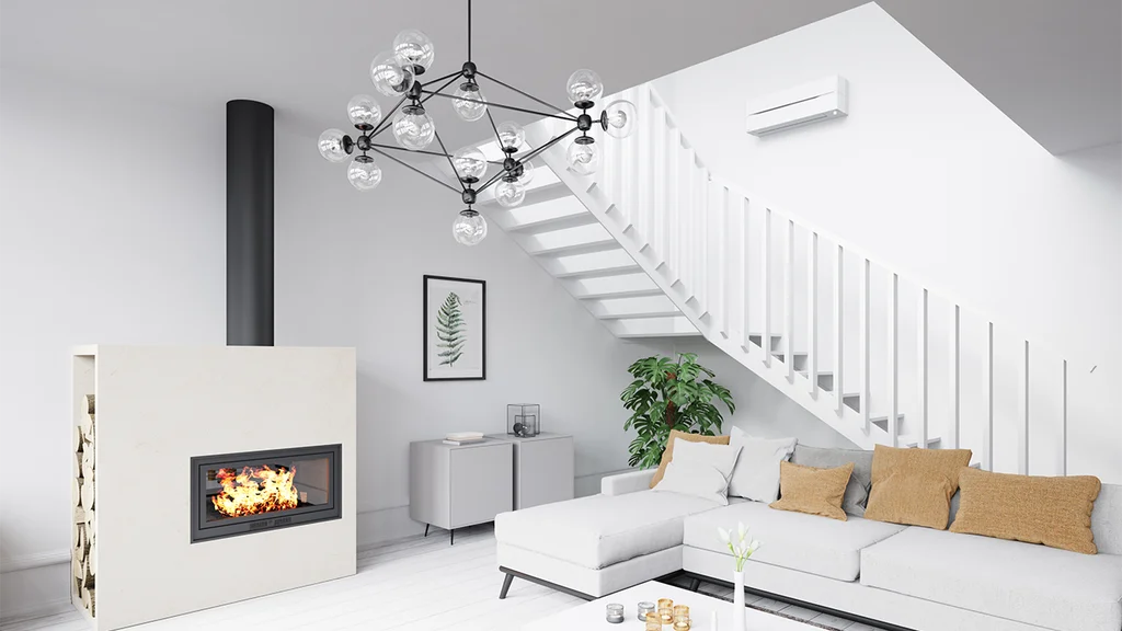 Naturvit Mitsubishi Hero luftvärmepump  inomhusdel installerad i villa. 